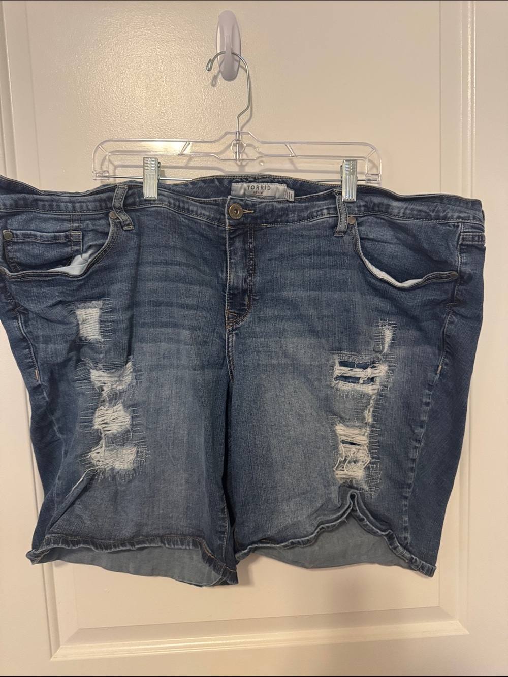 torrid Distressed Mid Blue Boyfriend Denim Shorts size 26